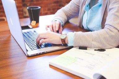 Лишь 19% менеджеров смогли отвлечься от работы на праздники